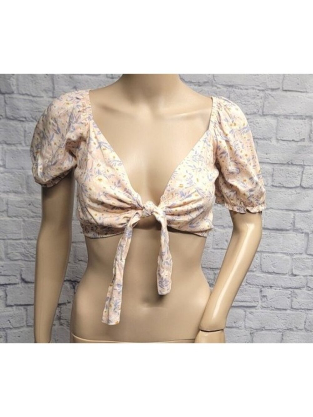 NWT JRS. SO M PALE PINK PEACH FLORAL KNOTTED TIE FRONT SEXY BOHO PUFF CROP TOP